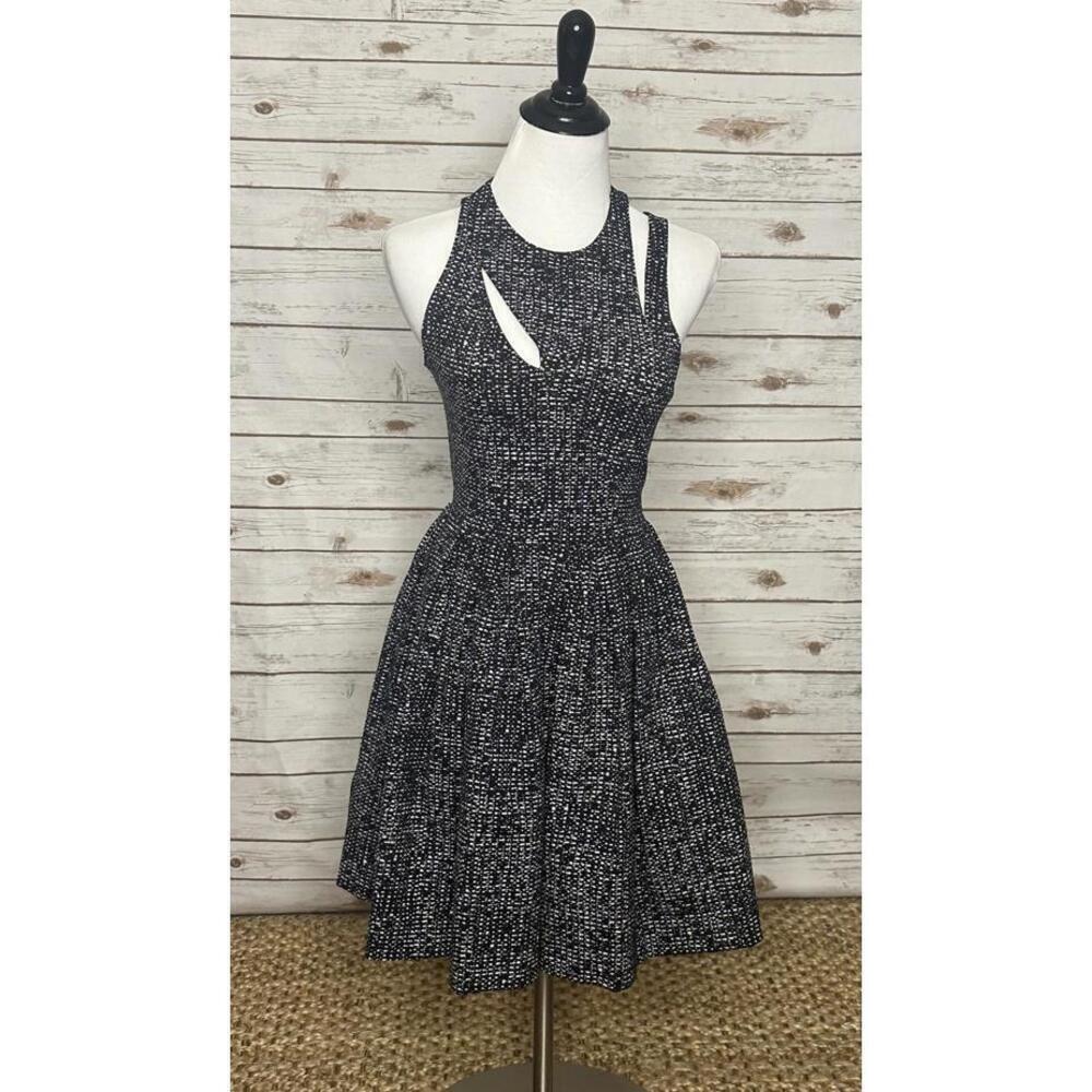 cinq a sept black/white sleeveless cutout fit and flare cocktail dress Size 0